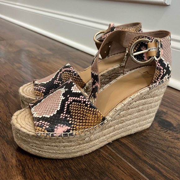 Marc Fisher ALIDA ESPADRILLE WEDGE SANDAL